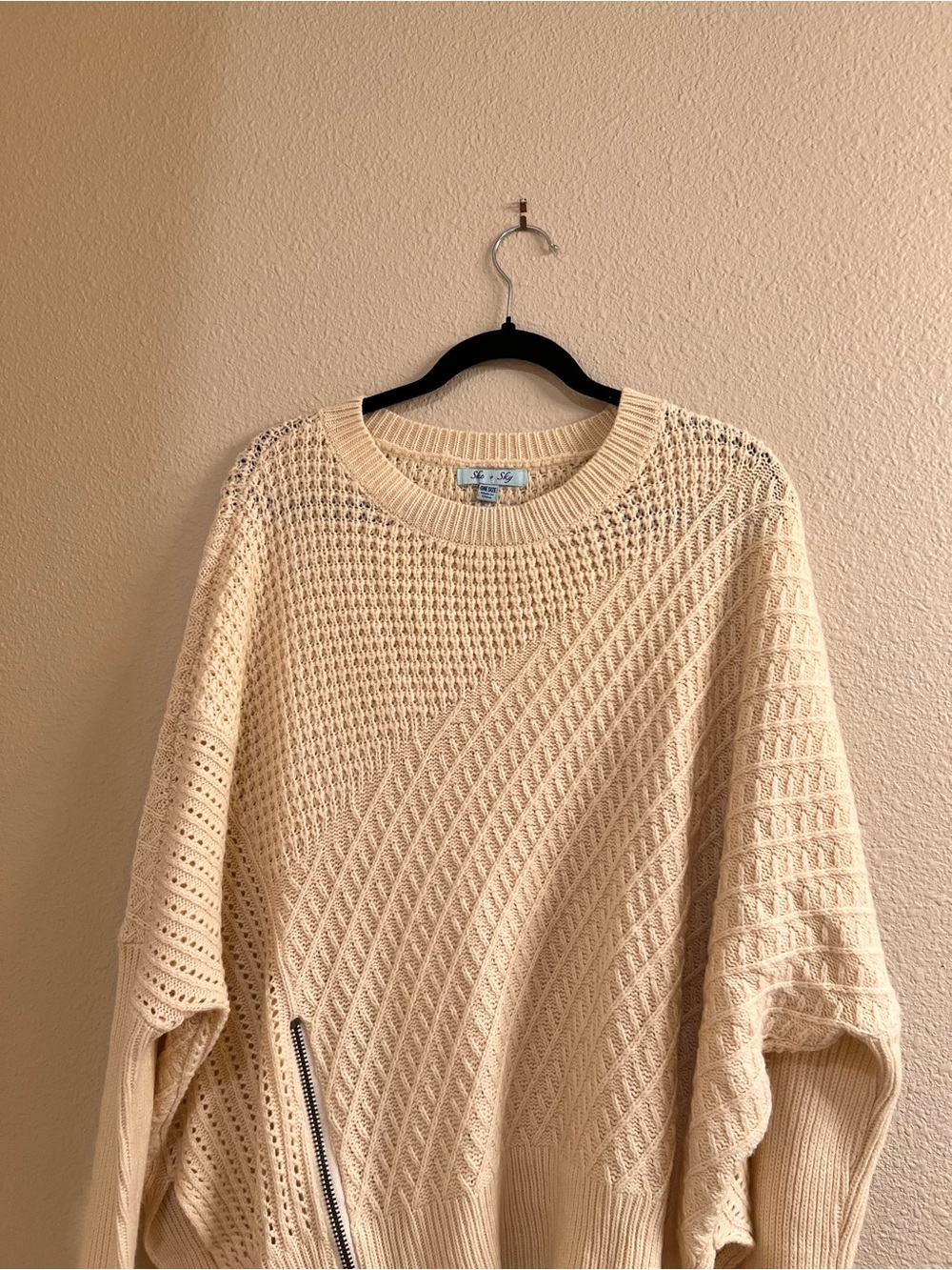 She + Sky Cream Textured Crewneck Sweater with Zipper Detail